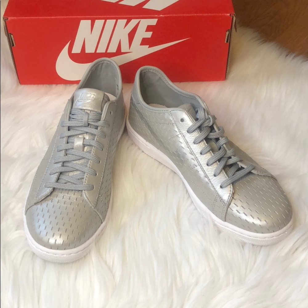 Nike Ultra Classic Leather Sneakers